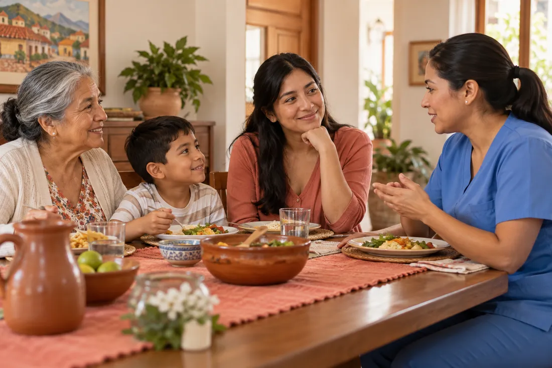 Escena ilustrativa: Una familia de distintas generaciones conversa junto a una enfermera en casa.
